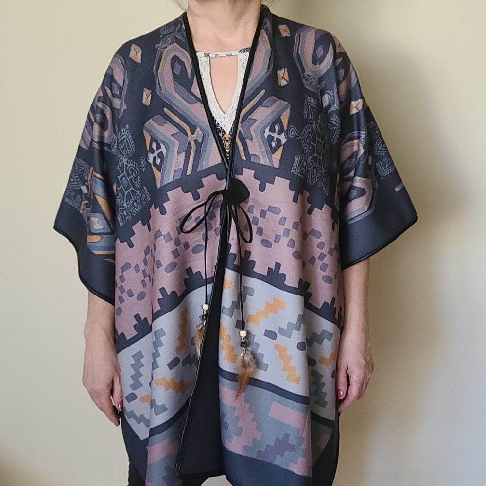 NWT Gray and pink Geometric Wrap Shawl Pancho 2 in 1 Size XL